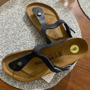 Women’s Birkenstock Navy Gizeh sandals size 9 NWT